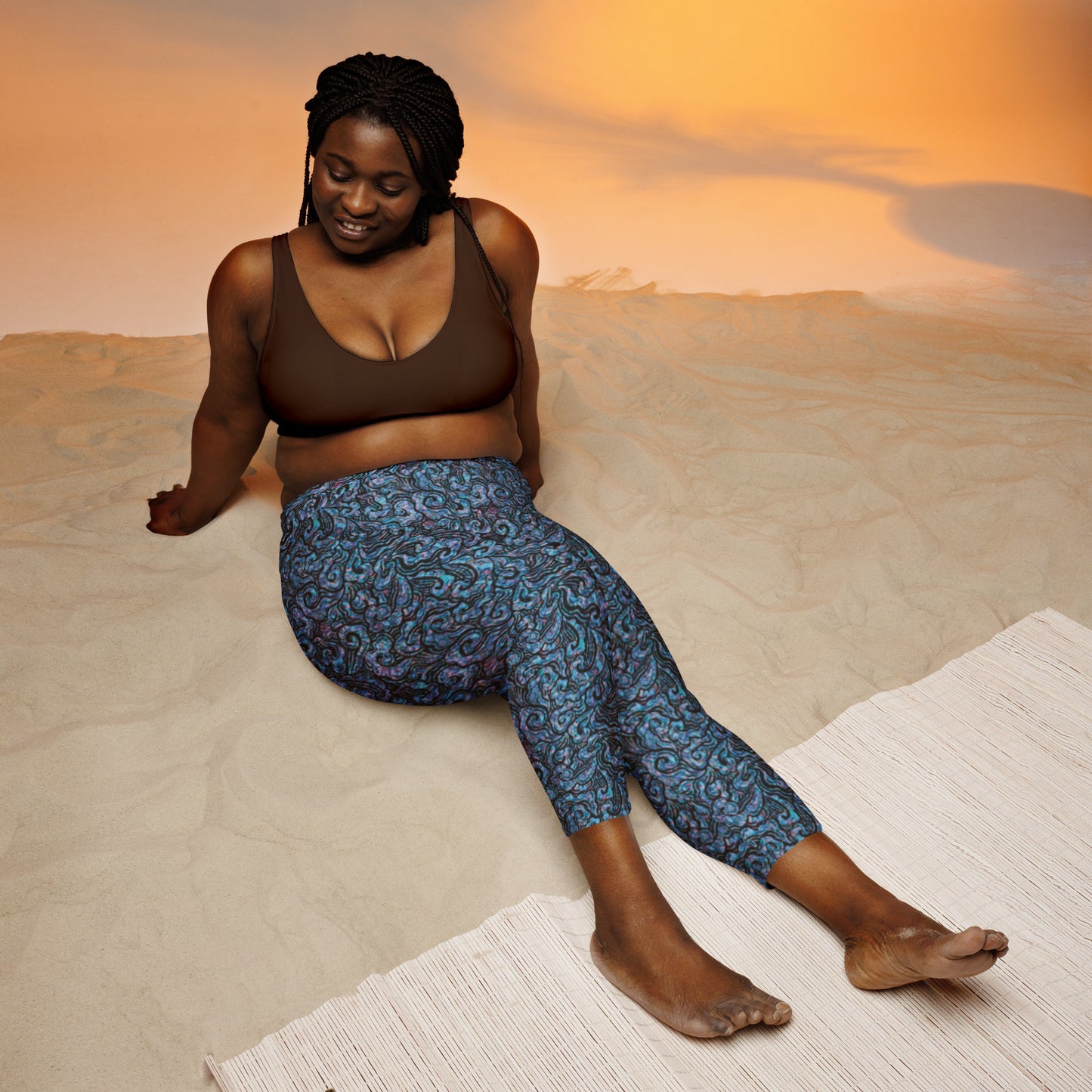Blue and pink psychedelic leggings inspired by waves – yoga or festival wear, on plus size model